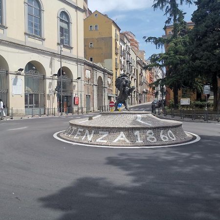 Essential Room & Parking In Centro Citta Con Parcheggio Privato E Wifi Potenza Buitenkant foto