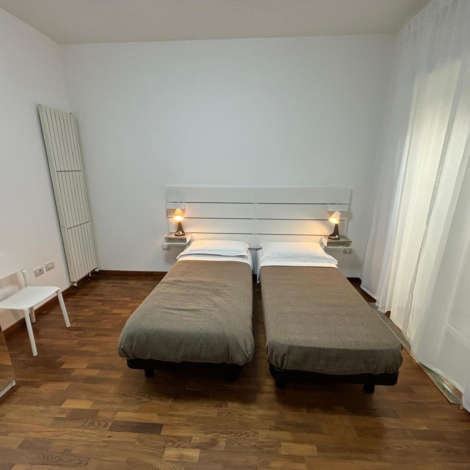 Essential Room & Parking In Centro Citta Con Parcheggio Privato E Wifi Potenza Buitenkant foto