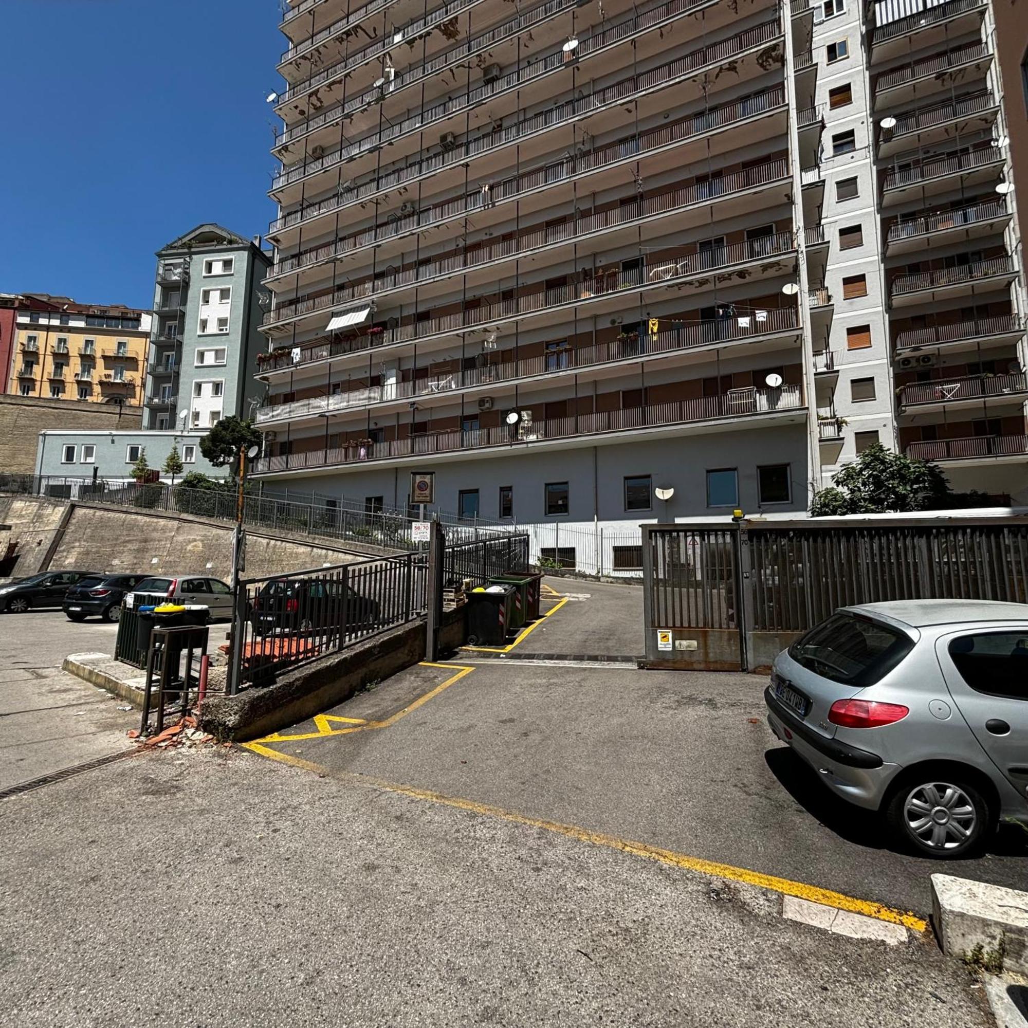 Essential Room & Parking In Centro Citta Con Parcheggio Privato E Wifi Potenza Buitenkant foto