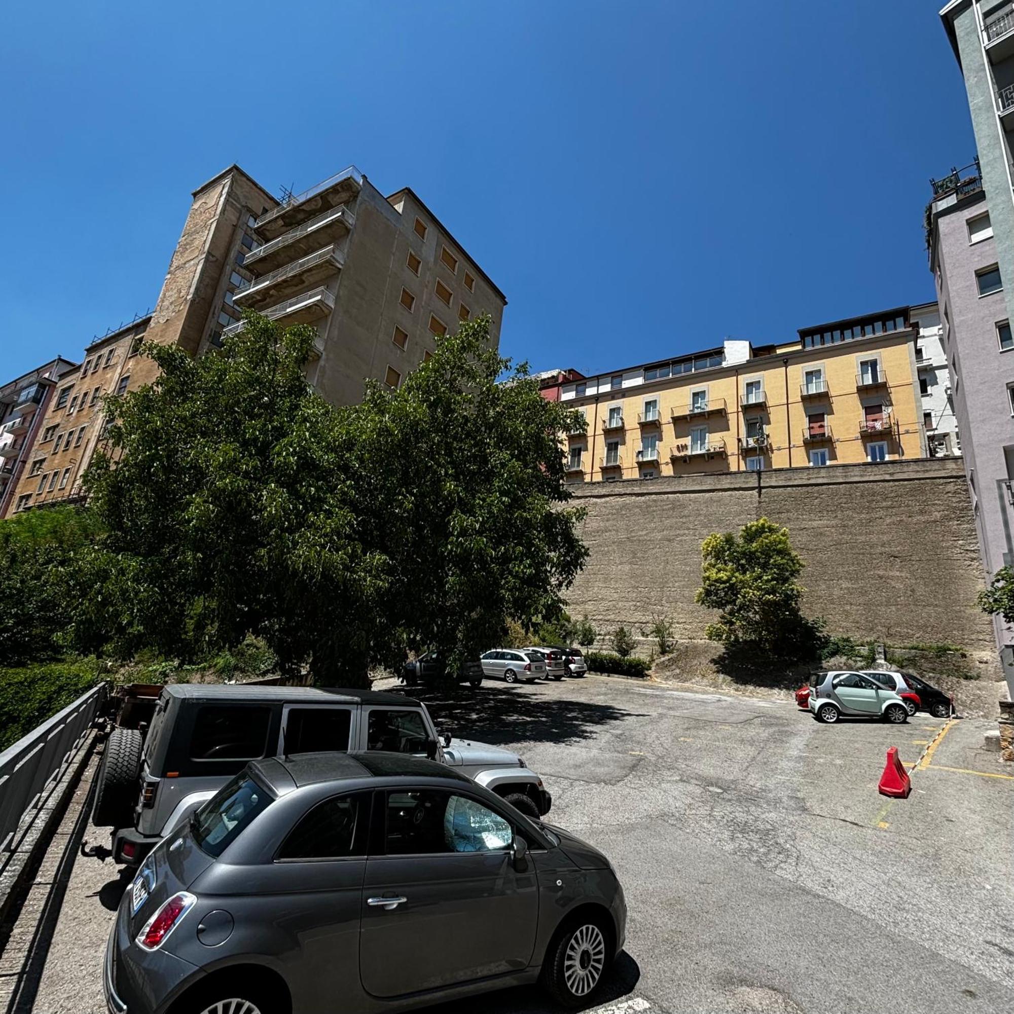 Essential Room & Parking In Centro Citta Con Parcheggio Privato E Wifi Potenza Buitenkant foto